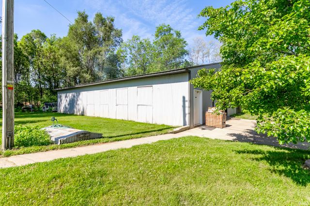 10390 E 375 N, Howe, IN 46746