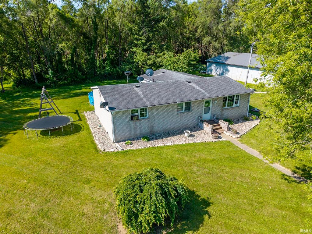 10390 E 375 N, Howe, IN 46746