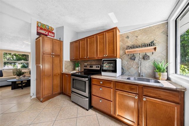 2317 S SUMMERLIN AVENUE, Sanford, FL 32771