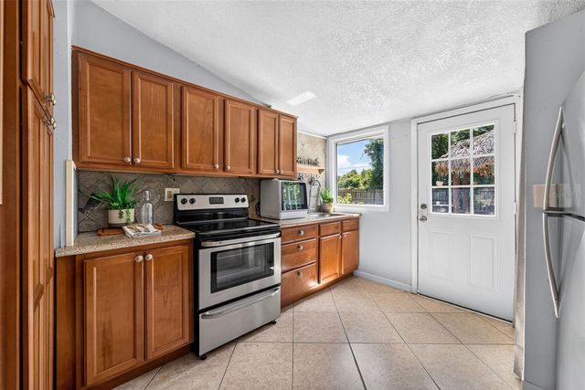 2317 S SUMMERLIN AVENUE, Sanford, FL 32771
