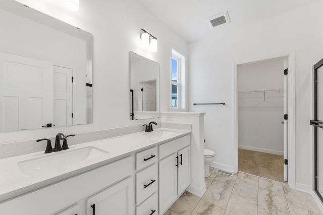 5188 Long Pointe Bay, Woodbury, MN 55129