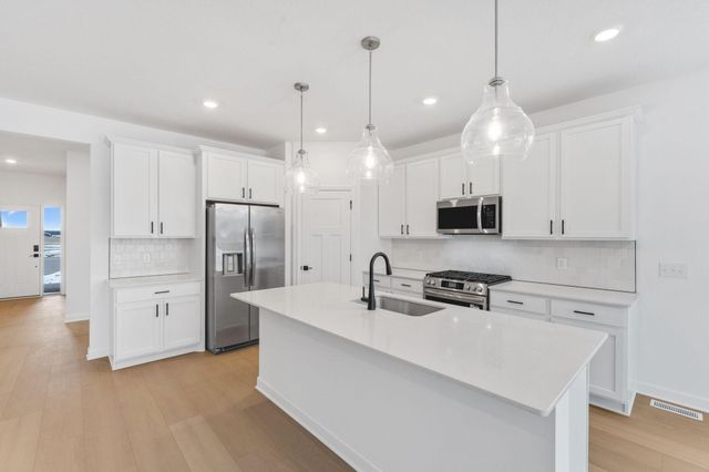 5188 Long Pointe Bay, Woodbury, MN 55129