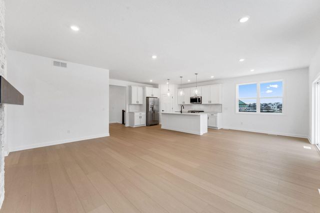 5188 Long Pointe Bay, Woodbury, MN 55129