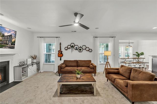 1133 Magdolna DR, Chesapeake, VA 23322