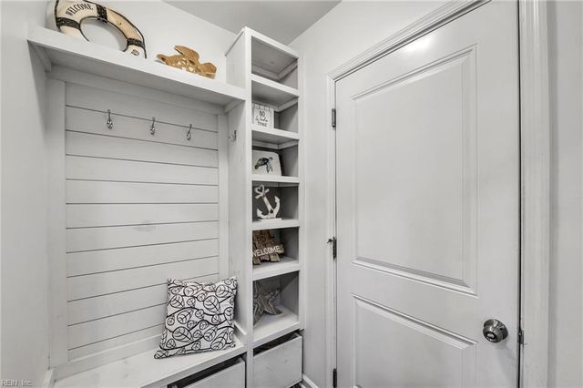 1133 Magdolna DR, Chesapeake, VA 23322