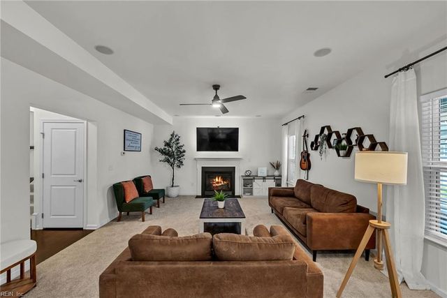 1133 Magdolna DR, Chesapeake, VA 23322