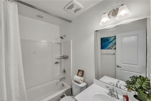 1133 Magdolna DR, Chesapeake, VA 23322