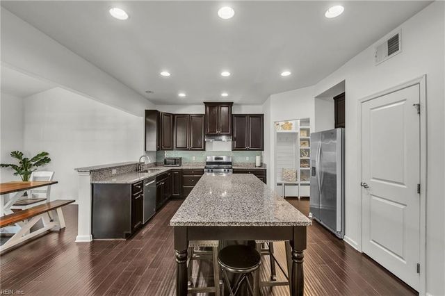 1133 Magdolna DR, Chesapeake, VA 23322