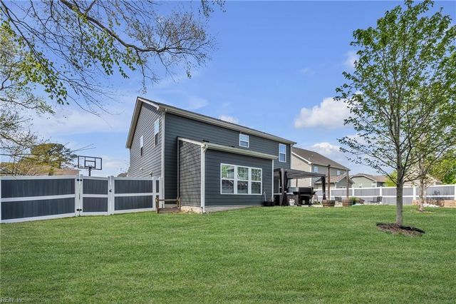 1133 Magdolna DR, Chesapeake, VA 23322