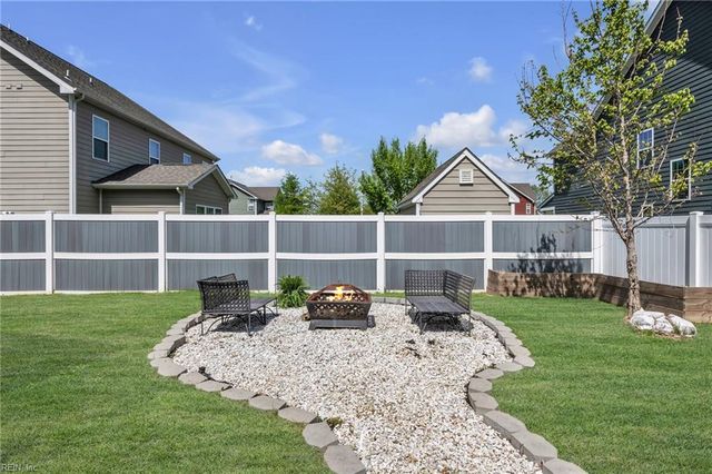 1133 Magdolna DR, Chesapeake, VA 23322