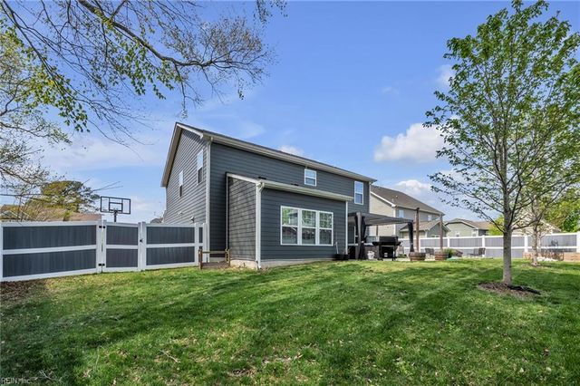 1133 Magdolna DR, Chesapeake, VA 23322