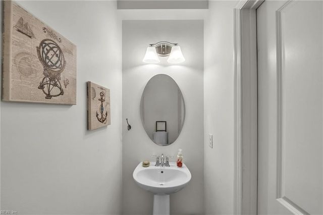 1133 Magdolna DR, Chesapeake, VA 23322