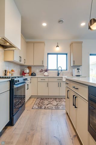 6163 Martin Lane W, West Fargo, ND 58078