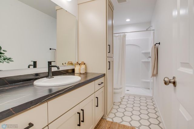 6163 Martin Lane W, West Fargo, ND 58078