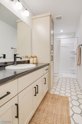 6163 Martin Lane W, West Fargo, ND 58078