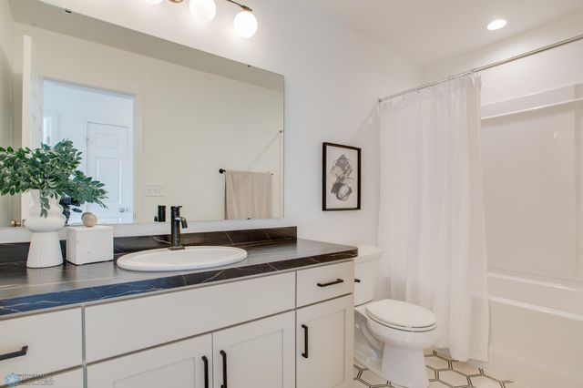 6163 Martin Lane W, West Fargo, ND 58078