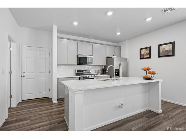 21052 E 60th Ave, Aurora, CO 80019