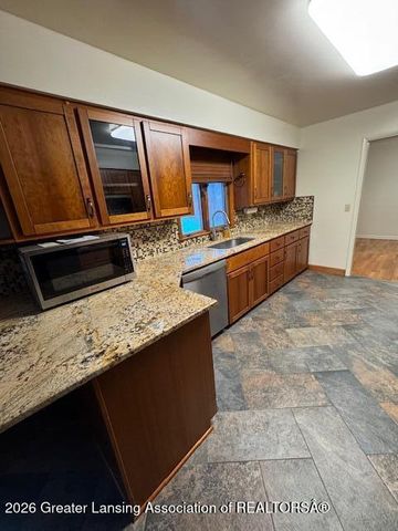 133 Kenberry Drive, East Lansing, MI 48823