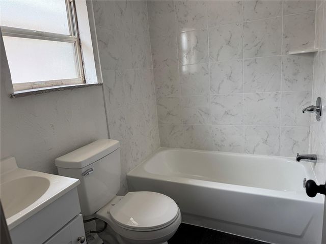 622 BOOKER AVENUE A B, Lake Wales, FL 33853