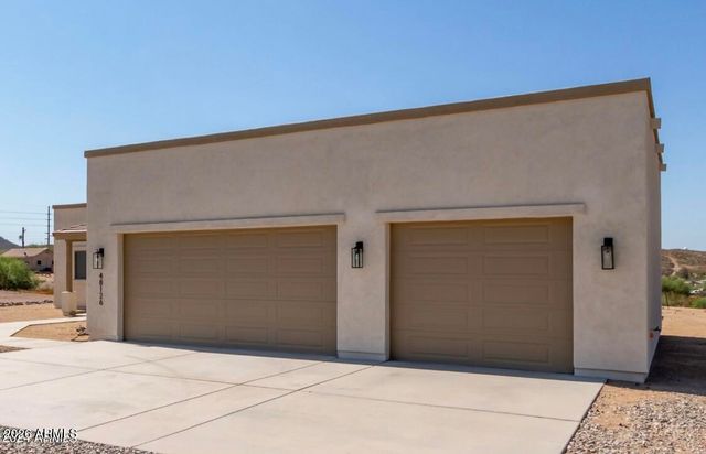 48126 N Coyote Pass Road, New River, AZ 85087