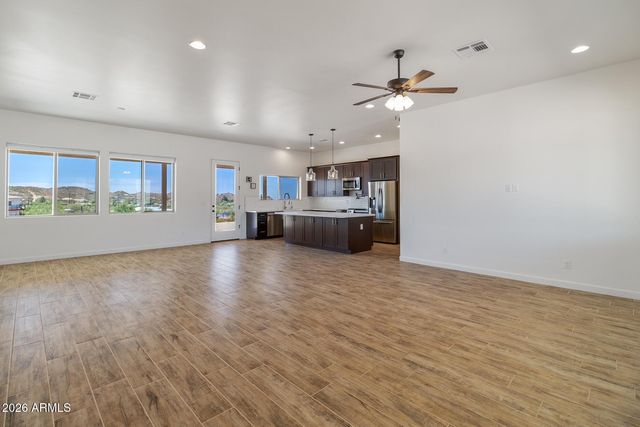 48126 N Coyote Pass Road, New River, AZ 85087