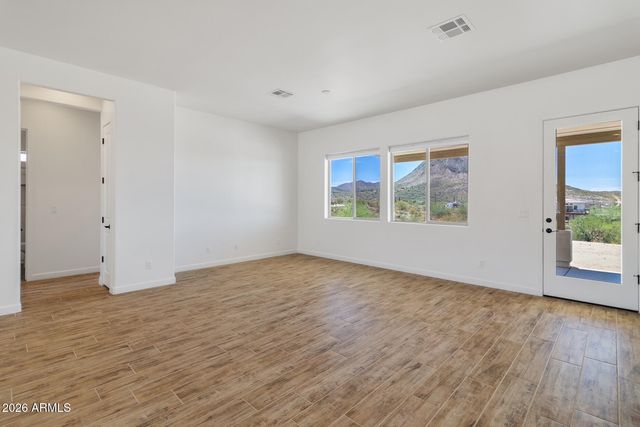 48126 N Coyote Pass Road, New River, AZ 85087