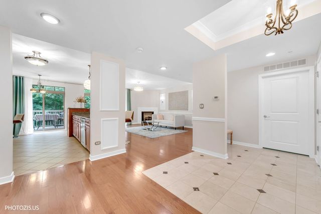 425 Benjamin Drive 302, Vernon Hills, IL 60061