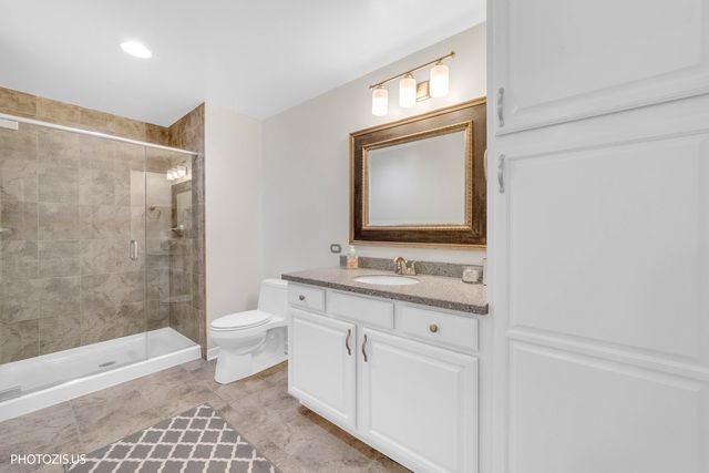 425 Benjamin Drive 302, Vernon Hills, IL 60061