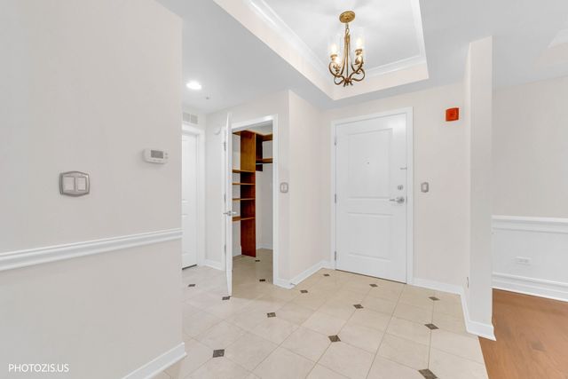 425 Benjamin Drive 302, Vernon Hills, IL 60061