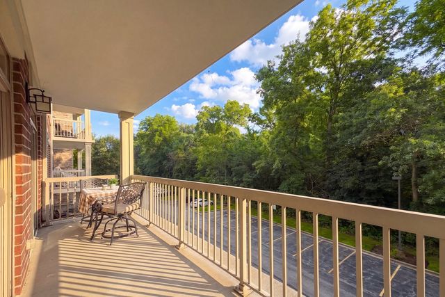 425 Benjamin Drive 302, Vernon Hills, IL 60061