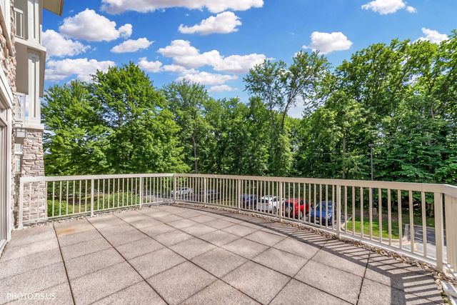 425 Benjamin Drive 302, Vernon Hills, IL 60061
