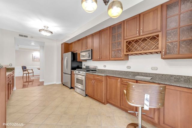 425 Benjamin Drive 302, Vernon Hills, IL 60061