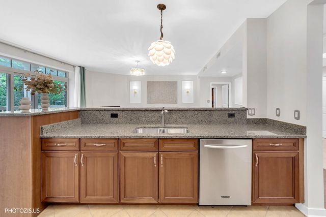 425 Benjamin Drive 302, Vernon Hills, IL 60061