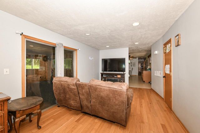 N6089 Lyons ROAD, Burlington, WI 53105