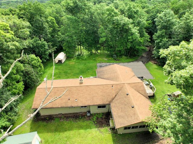 N6089 Lyons ROAD, Burlington, WI 53105