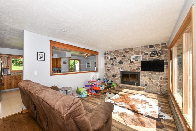 N6089 Lyons ROAD, Burlington, WI 53105