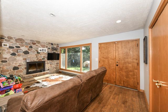 N6089 Lyons ROAD, Burlington, WI 53105