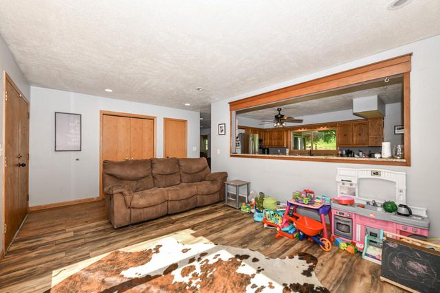 N6089 Lyons ROAD, Burlington, WI 53105