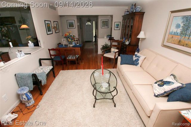 6039 Walker Drive, Troy, MI 48085