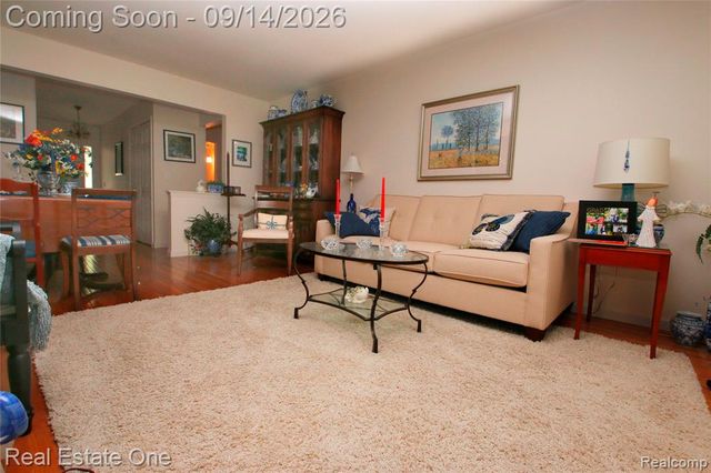 6039 Walker Drive, Troy, MI 48085