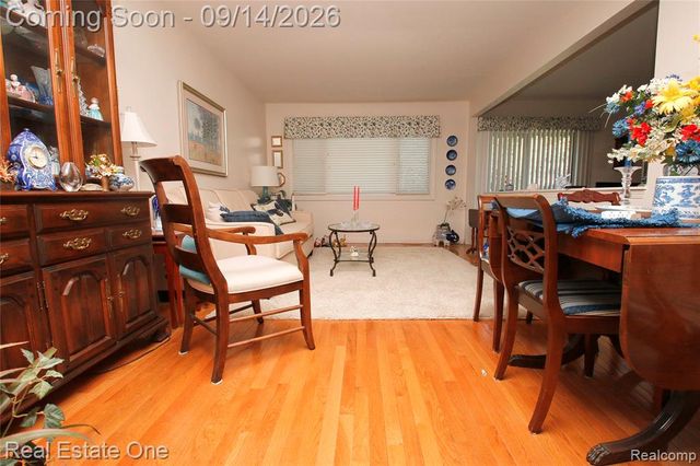 6039 Walker Drive, Troy, MI 48085