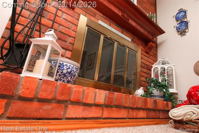6039 Walker Drive, Troy, MI 48085