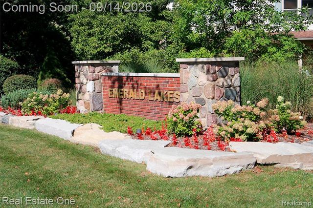 6039 Walker Drive, Troy, MI 48085