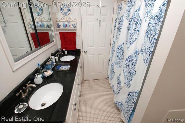 6039 Walker Drive, Troy, MI 48085