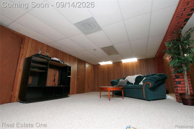 6039 Walker Drive, Troy, MI 48085