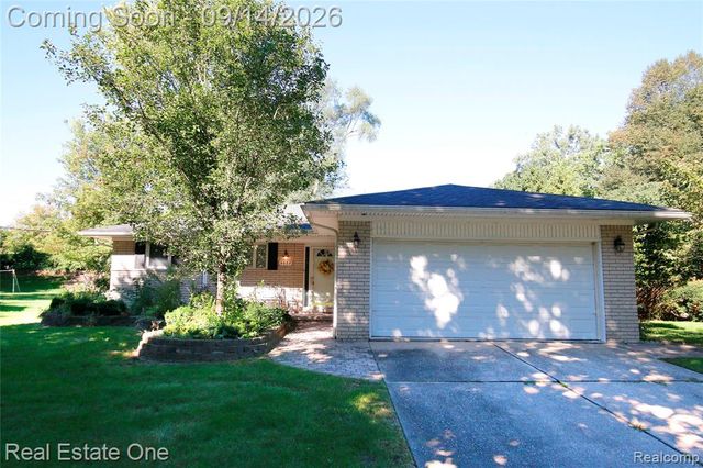 6039 Walker Drive, Troy, MI 48085