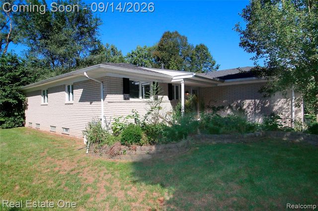 6039 Walker Drive, Troy, MI 48085