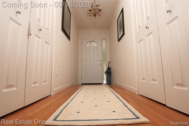 6039 Walker Drive, Troy, MI 48085