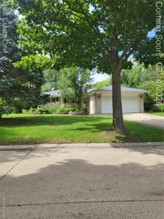 6039 Walker Drive, Troy, MI 48085