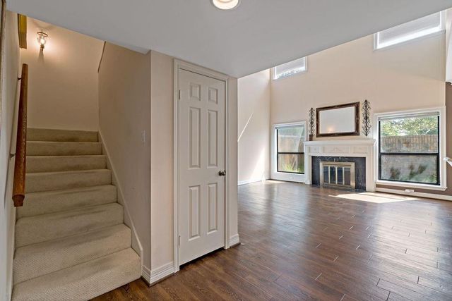 16 Town Oaks Place, Bellaire, TX 77401